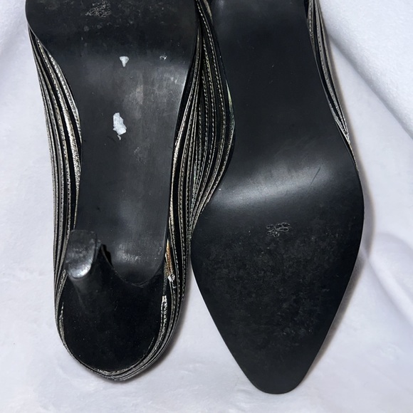 J.Renee Black/Gold Heels size 7M - Picture 4 of 8